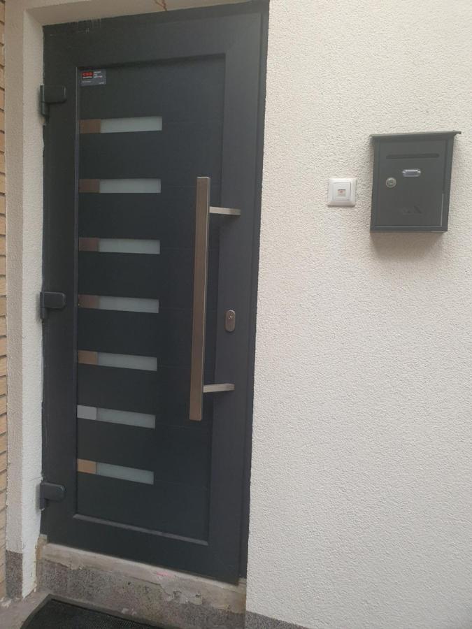Apartman Din ترافنيك المظهر الخارجي الصورة